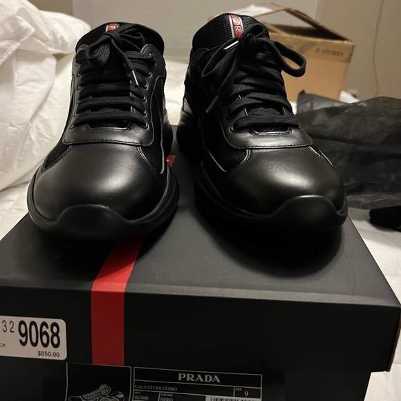 Brand new Prada - Picture 1 of 4